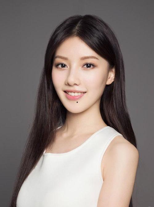 女演员齐威个人照片